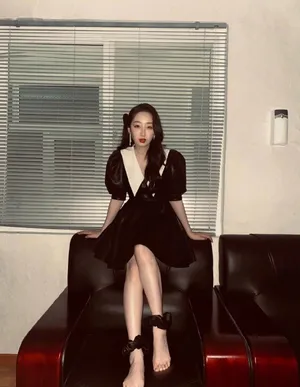 蒋梦婕酷黑皮裙性感写真图片_3