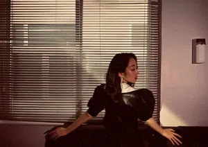蒋梦婕酷黑皮裙性感写真图片_7