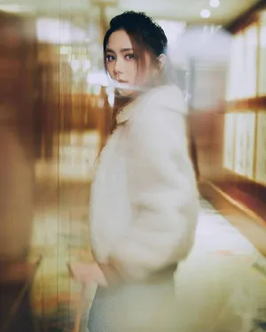 邓紫棋黑白格子裙时尚美丽写真图片