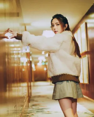 邓紫棋黑白格子裙时尚美丽写真图片_2