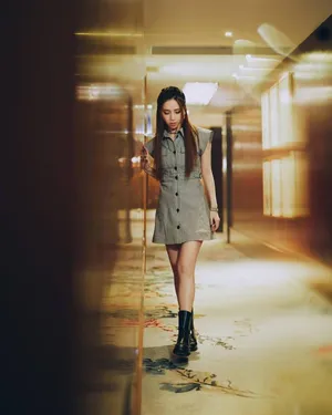 邓紫棋黑白格子裙时尚美丽写真图片_3