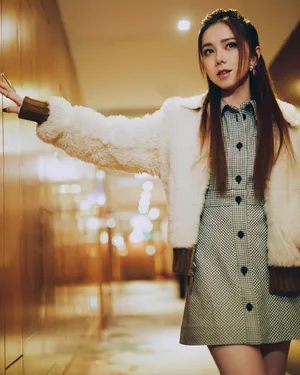 邓紫棋黑白格子裙时尚美丽写真图片_6