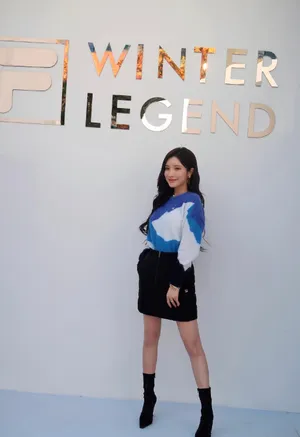 戴燕妮甜酷半身裙写真图片_4