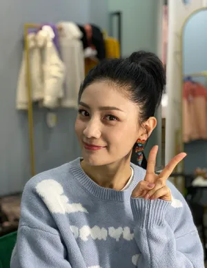 胡可扎马尾清爽大方美照图片_2