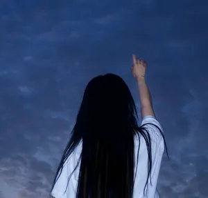 刘念清秀白衫写真图片_1