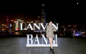 演员牟星灰色西装知性优雅图片_8