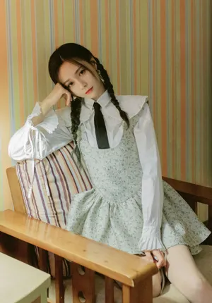 沈梦辰麻花辫甜美元气写真图片_2