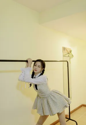 沈梦辰麻花辫甜美元气写真图片_5