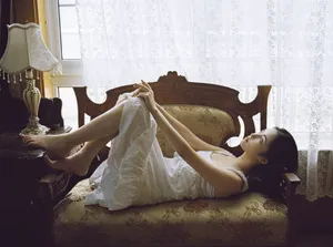 章乐韵吊带白裙性感文艺写真图片_1