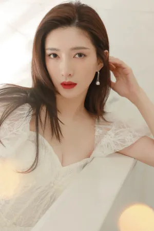 江疏影白裙气质优雅写真图片_6