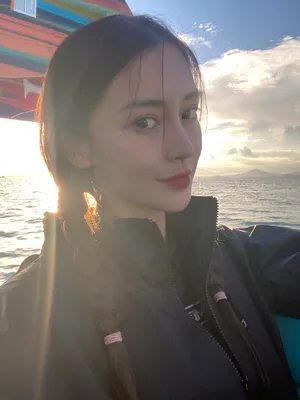 Angelababy麻花辫冲浪甜美自拍图片_1