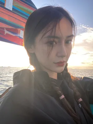 Angelababy麻花辫冲浪甜美自拍图片_2