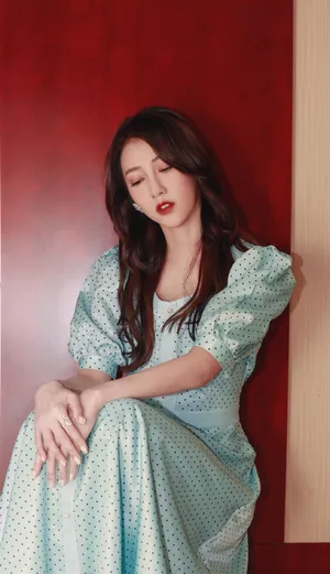 弦子波点裙性感靓丽写真图片_4