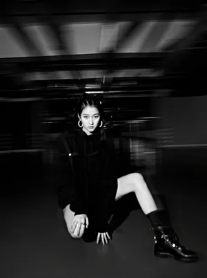 关晓彤卫衣俏皮写真图片_2