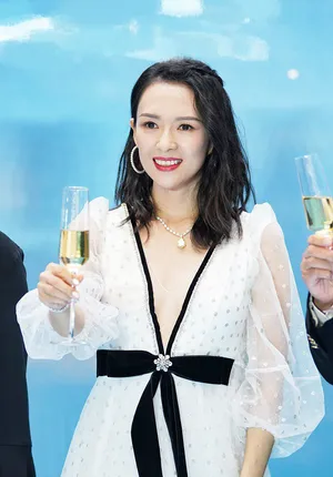 章子怡白纱裙唯美动人现场照图片_1