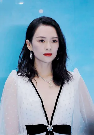 章子怡白纱裙唯美动人现场照图片_1