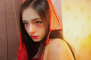 林允古风长裙妖艳俏皮写真图片