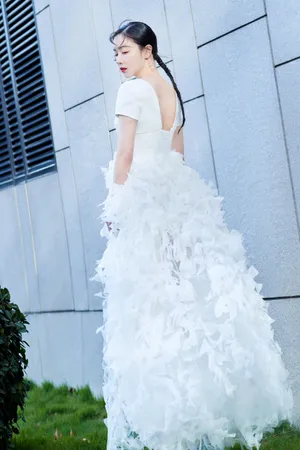 阚清子深V白裙性感写真图片_8