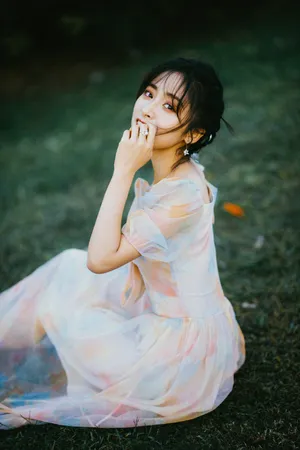 沈月彩色渐变裙清新写真图片_2