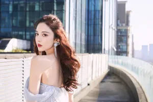 古力娜扎薄纱刺绣礼裙浪漫写真图片_7