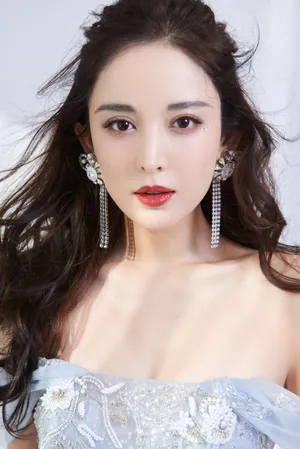 古力娜扎薄纱刺绣礼裙浪漫写真图片_8