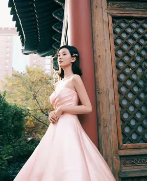 乔欣粉色抹胸长裙温婉写真图片_10