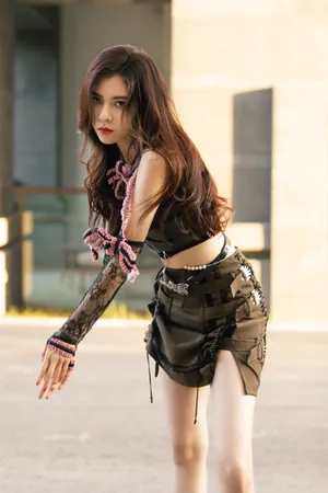宋妍霏绑带蕾丝蝴蝶结性感写真图片_3
