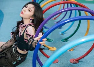 宋妍霏绑带蕾丝蝴蝶结性感写真图片_5