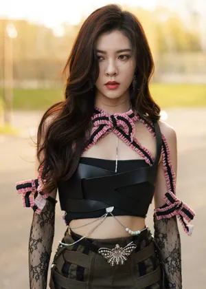 宋妍霏绑带蕾丝蝴蝶结性感写真图片_6