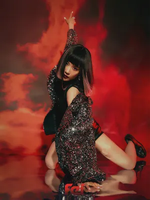 王霏霏烈焰红唇酷美性感写真图片_2
