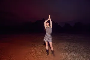 袁冰妍格子短裙甜美性感写真图片_3
