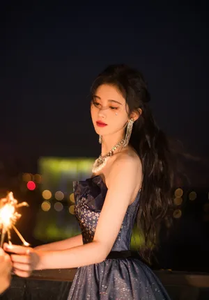 鞠婧祎蓝色星钻裙优雅写真图片
