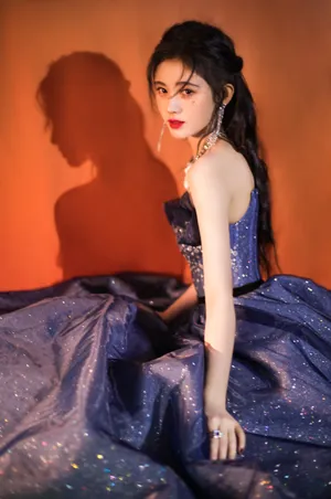 鞠婧祎蓝色星钻裙优雅写真图片_2
