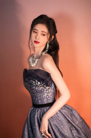 鞠婧祎蓝色星钻裙优雅写真图片_4