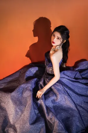 鞠婧祎蓝色星钻裙优雅写真图片_7
