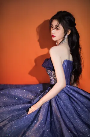 鞠婧祎蓝色星钻裙优雅写真图片_8