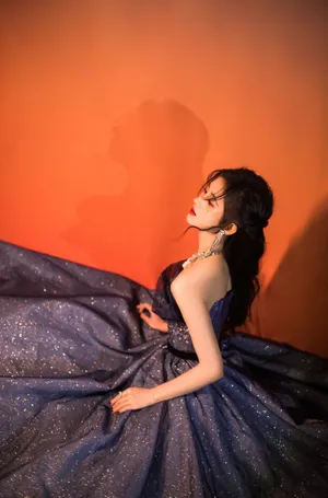 鞠婧祎蓝色星钻裙优雅写真图片_10