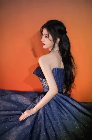 鞠婧祎蓝色星钻裙优雅写真图片_12