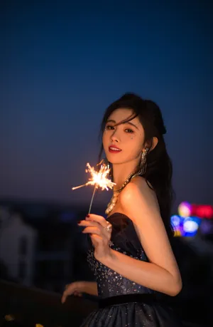 鞠婧祎蓝色星钻裙优雅写真图片_13