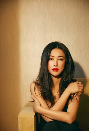 朱珠性感美艳红唇写真图片_8