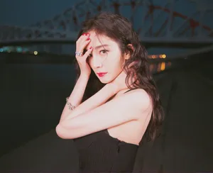 杨幂吊带人鱼裙港风性感写真图片_7
