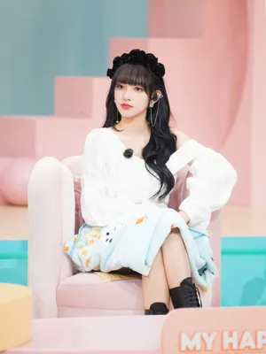 程潇白衫清秀甜美图片_2