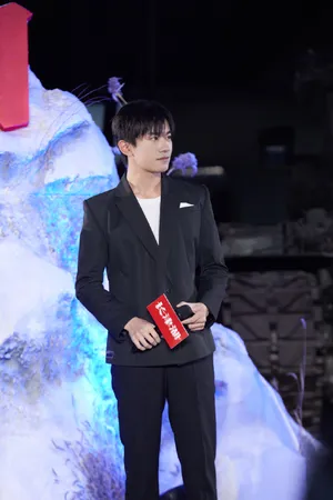 易烊千玺《长津湖》开机发布会图片