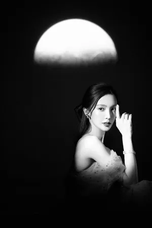金晨温柔性感光影写真图片_7