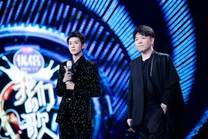 王源《我们的歌》舞台照图片_6