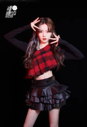 硬糖少女红色光影丝绒造型图片_5