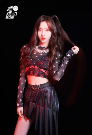 硬糖少女红色光影丝绒造型图片_6