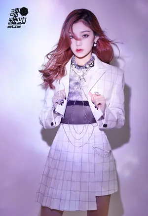 硬糖少女蕾丝白裙性感写真图片