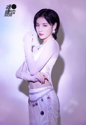 硬糖少女蕾丝白裙性感写真图片_2