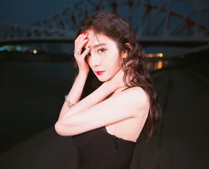 杨幂夜景朦胧妩媚优雅撩人写真图片_8